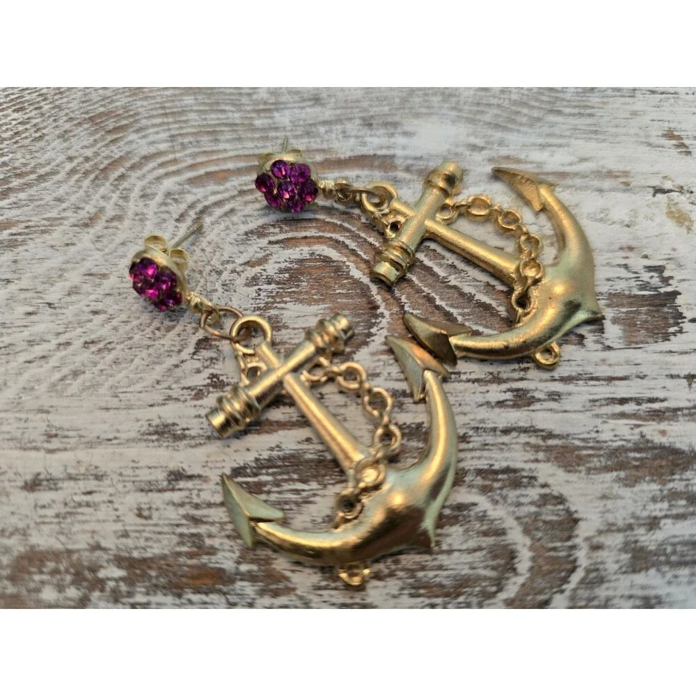 Unbranded gold tone